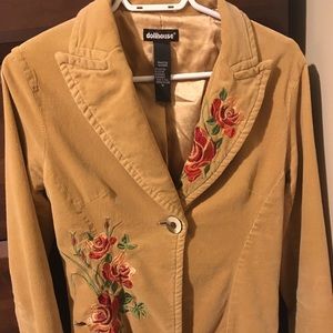 Camel-coloured blazer with rose details
